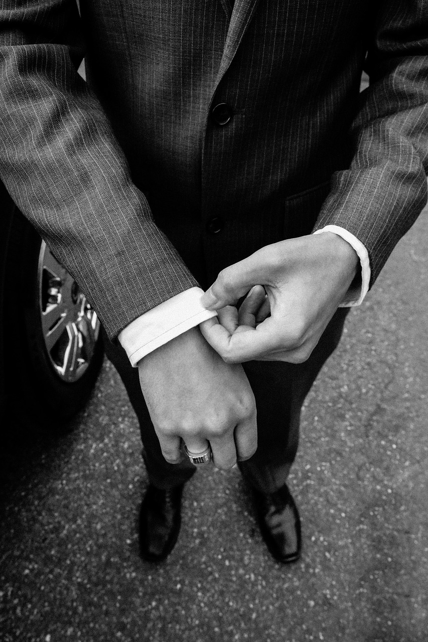 最新款男士西服图片，时尚与经典的完美融合