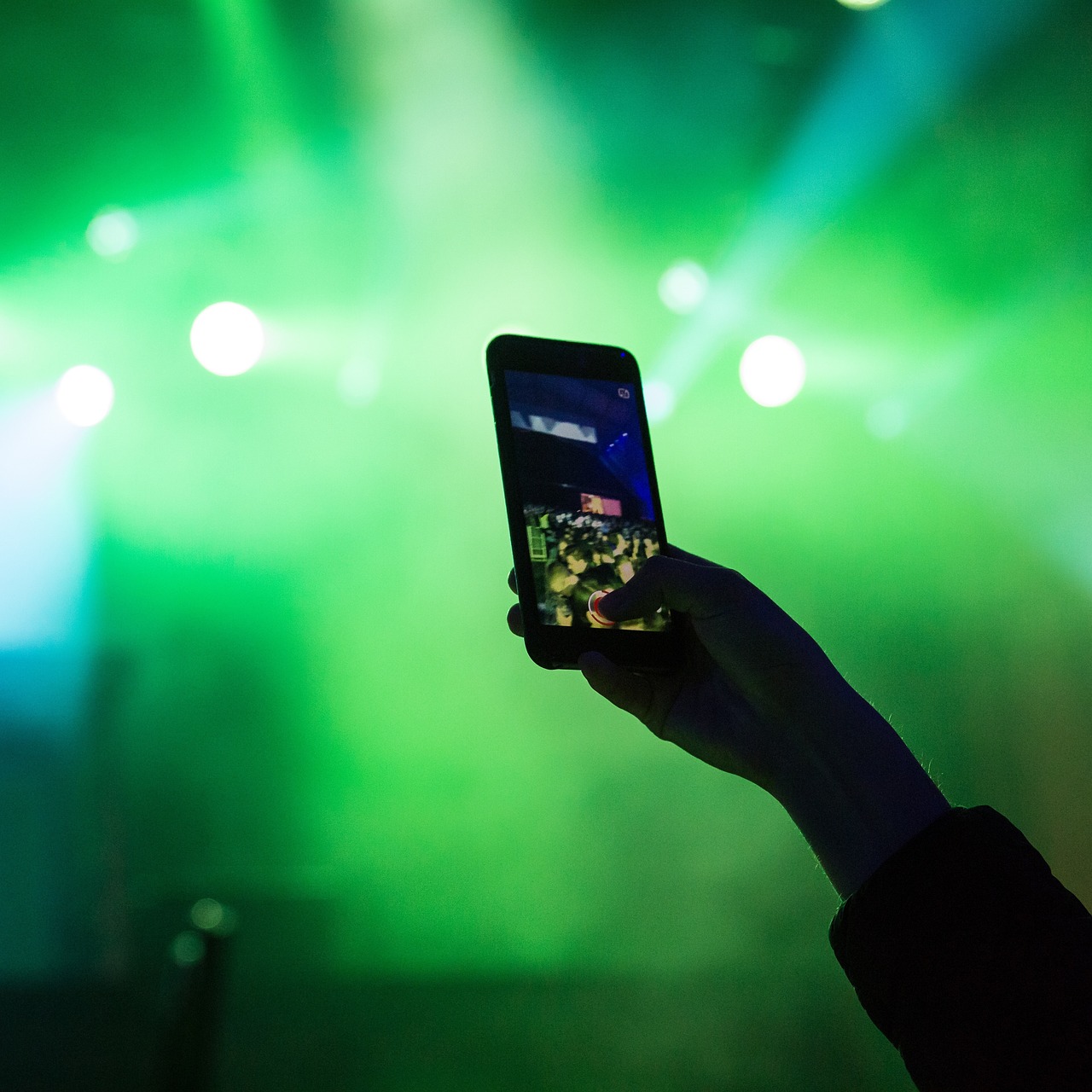 苹果iOS7重塑移动生态，革新体验引领时代潮流