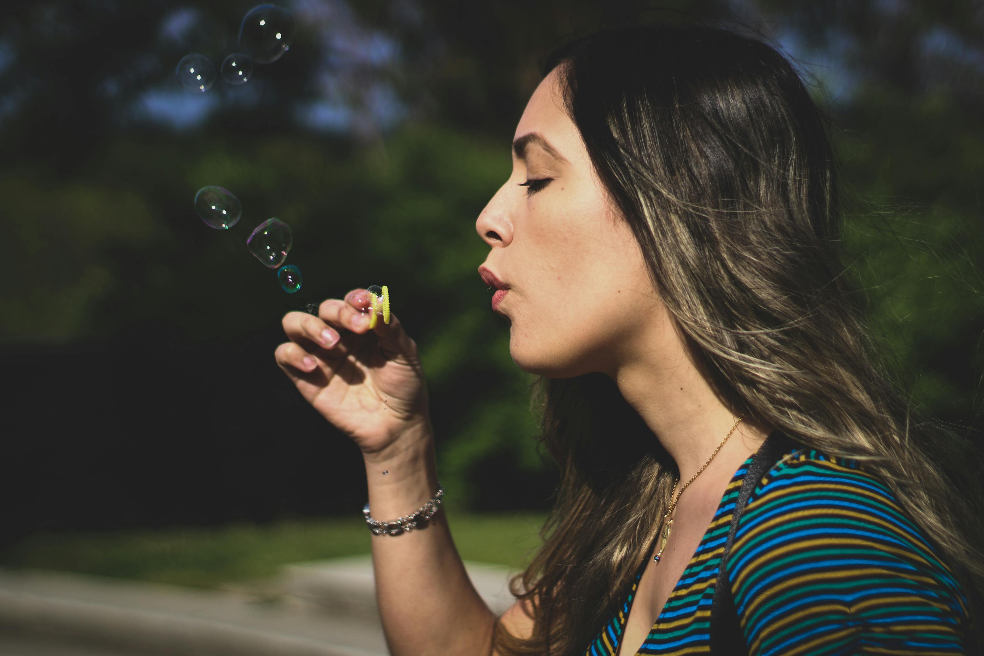 代女而嫁的蜜月风波揭秘，涉黄风波背后的真相揭秘与深度解析