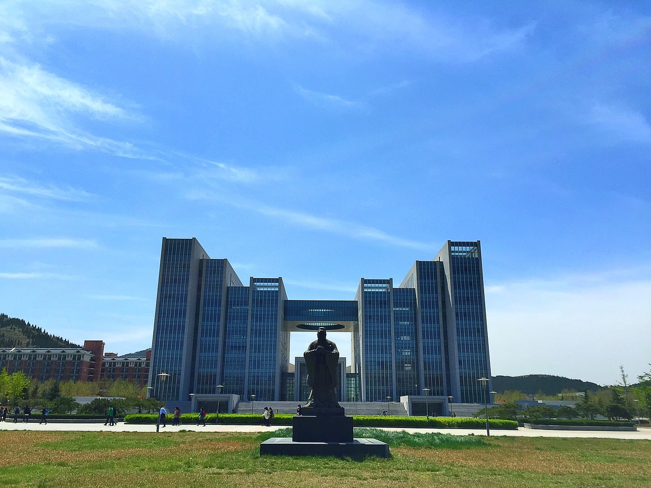 雅诗兰黛日本最新价格动态与影响力揭秘
