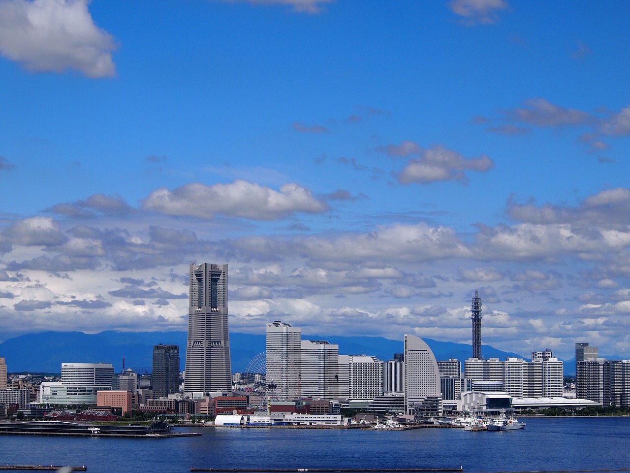 正源地产借壳上市，策略、影响及未来前景展望