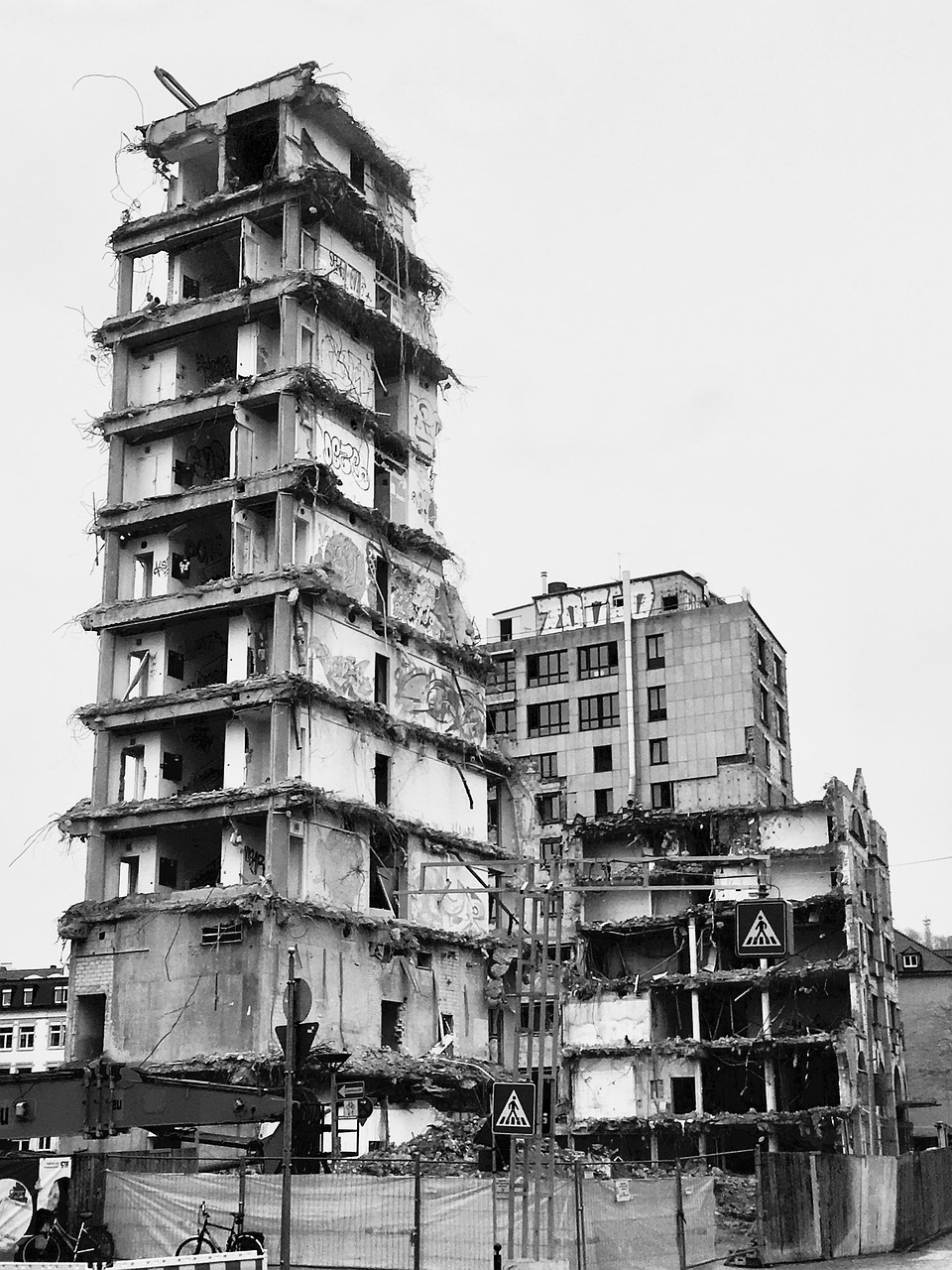 秦皇岛违建拆除最新动态，坚定步伐，持续行动的城市管理