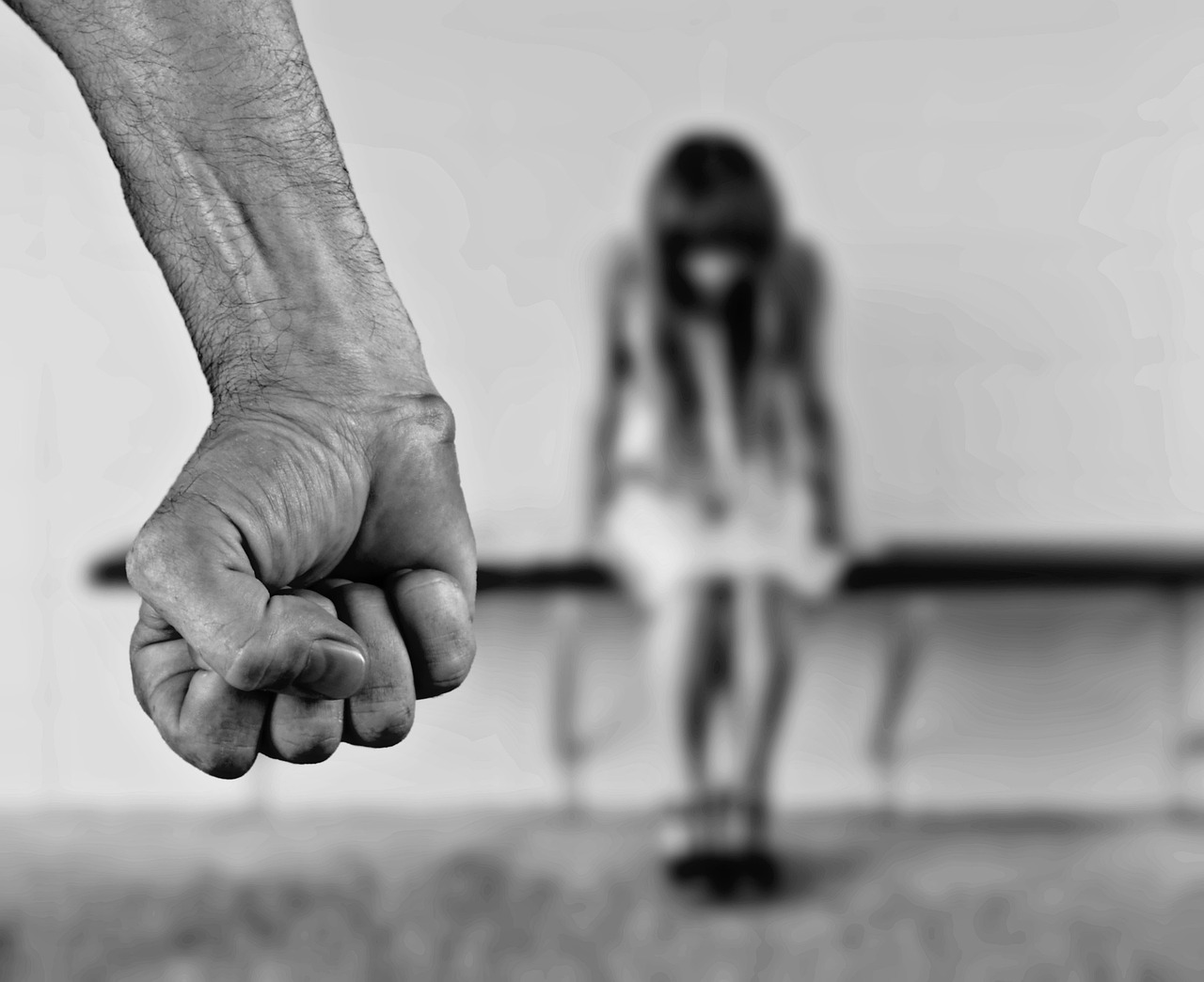 2025年女演员遭遇家暴事件，引发社会反思与公众呼吁关注女性安全权益